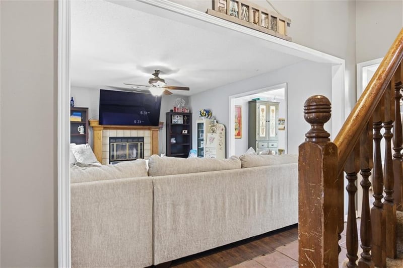8111 Swarner Dr, Lenexa, KS 66215