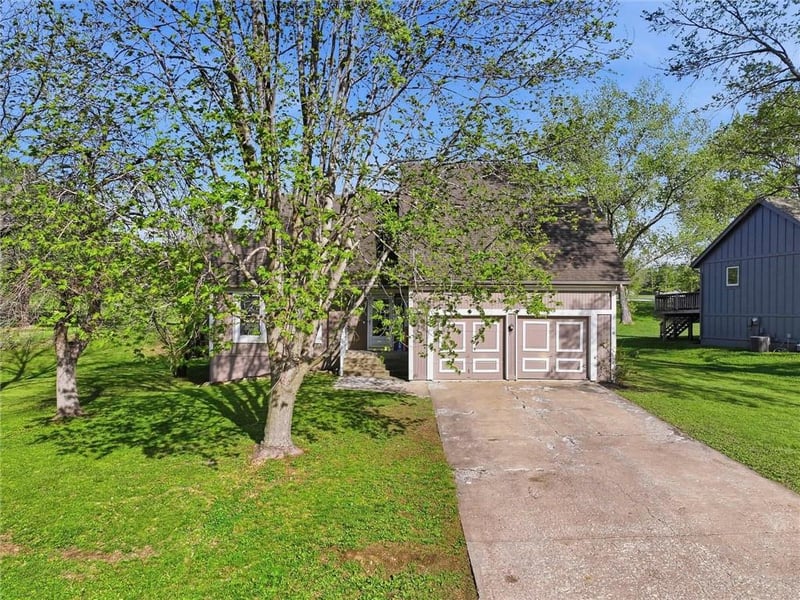 8111 Swarner Dr, Lenexa, KS 66215