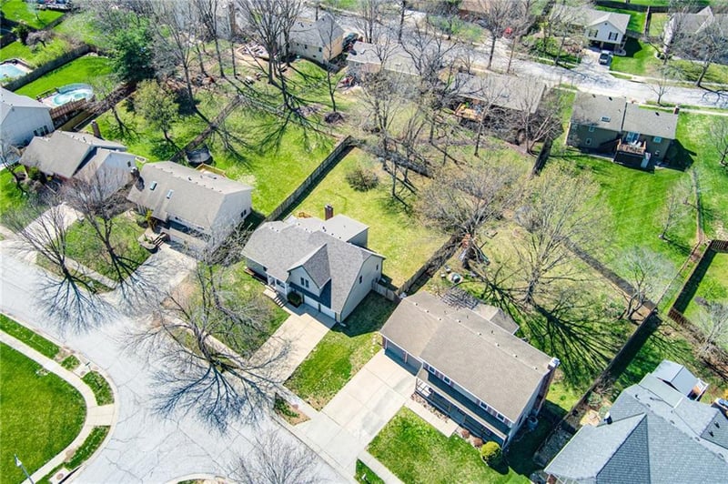 6528 London Dr, Kansas City, MO 64151