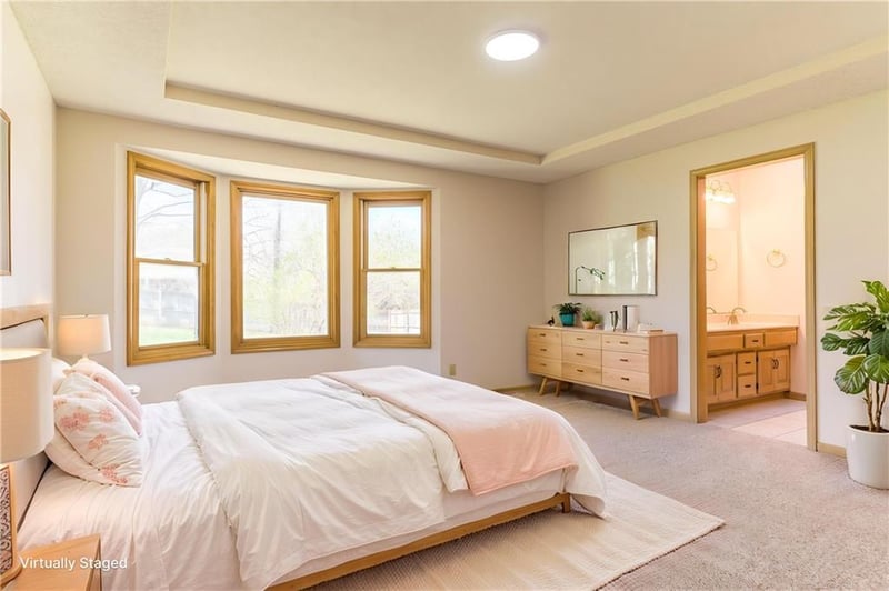 6528 London Dr, Kansas City, MO 64151