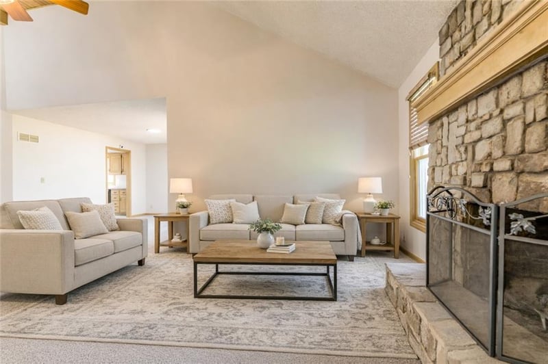 6528 London Dr, Kansas City, MO 64151