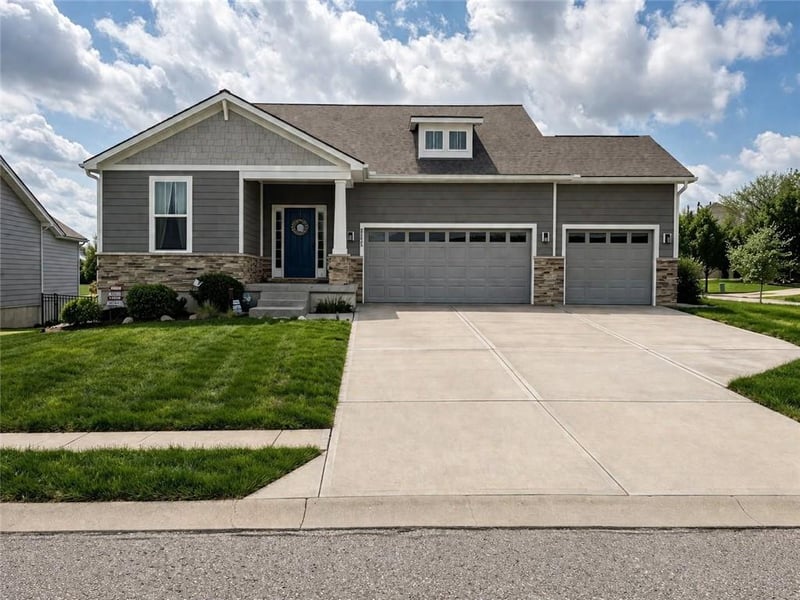 25043 144th St, Olathe, KS 66061