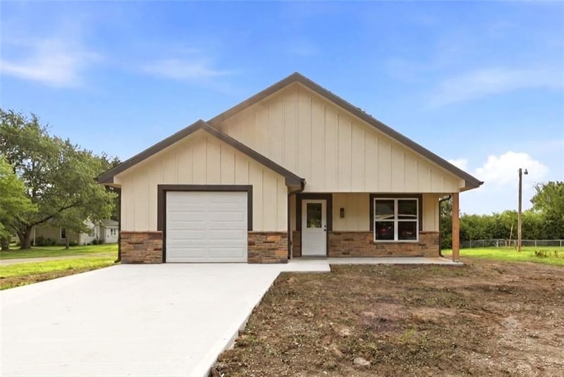 103 Crittendon St, Holden, MO 64040