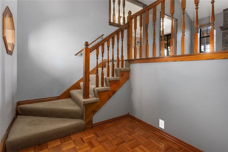 305 Bent Tree Dr, Blue Springs, MO 64014