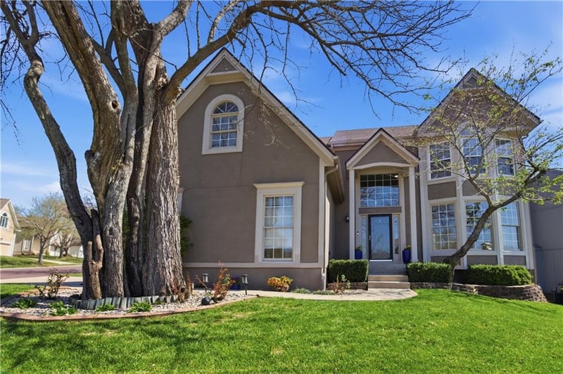 13213 Barton St, Overland Park, KS 66213