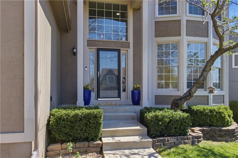 13213 Barton St, Overland Park, KS 66213