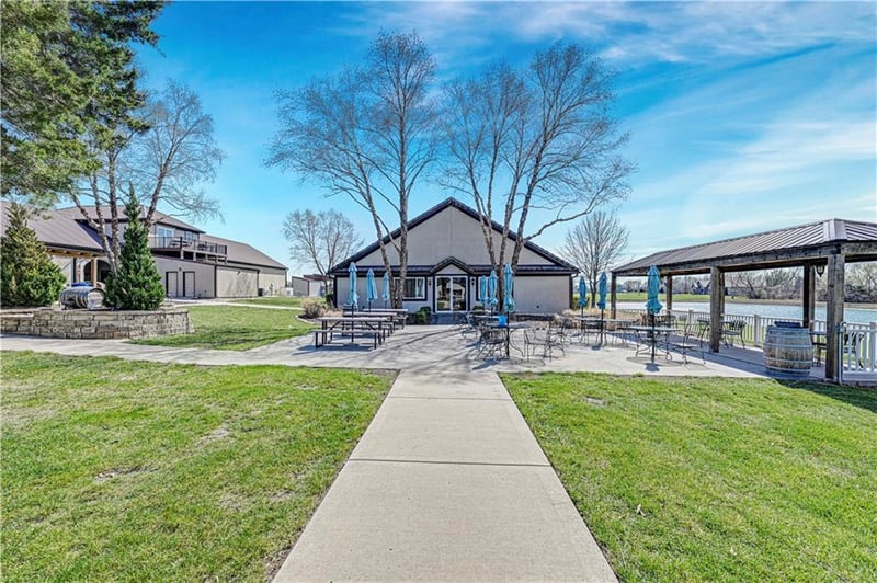 24607 Colbern Rd, Lee's Summit, MO 64086