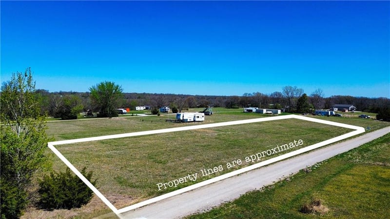 Badger Dr, Mound City, KS 66056