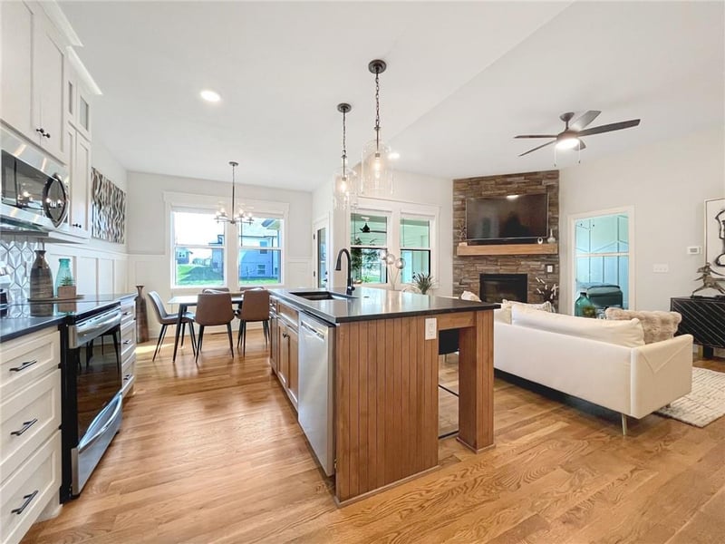 1603 Jaclyn Dr, Grain Valley, MO 64029