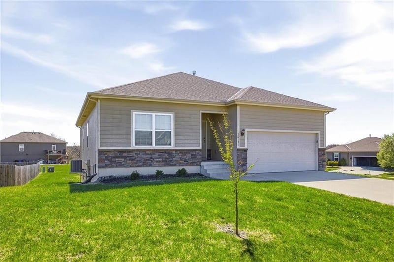26191 141st Ter, Olathe, KS 66061