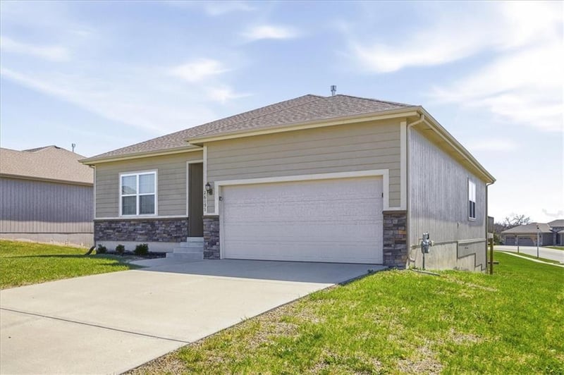 26191 141st Ter, Olathe, KS 66061