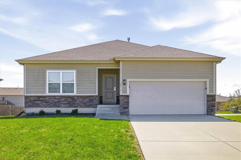 26191 141st Ter, Olathe, KS 66061