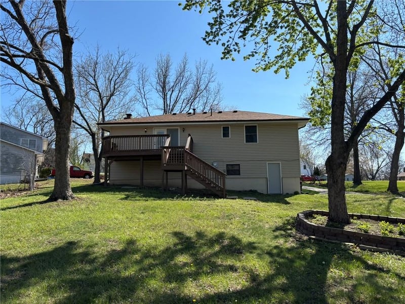 102 Cottonwood Close St, Warrensburg, MO 64093