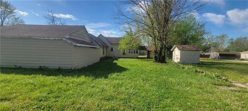 712 2nd St, Iola, KS 66749