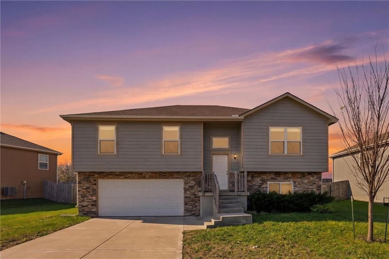 21285 219th St, Spring Hill, KS 66083