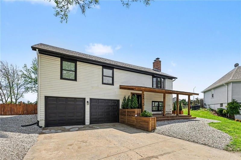 2413 Post Oak Rd, Olathe, KS 66061