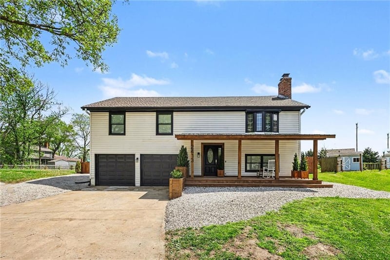 2413 Post Oak Rd, Olathe, KS 66061