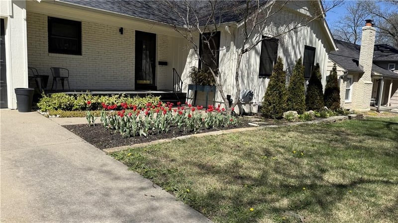 4712 77th St, Prairie Village, KS 66208