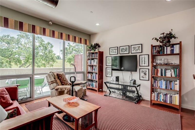 522 Locust Ln #201, Kansas City, MO 64106