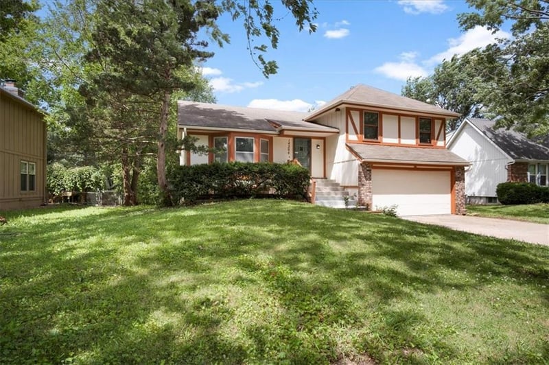 14204 S Raintree Dr, Olathe, KS 66062