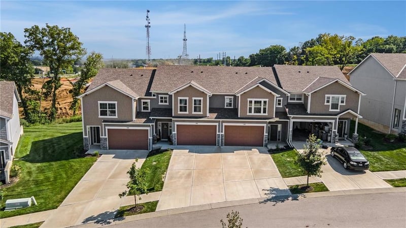 7301 Aaron St, Parkville, MO 64152