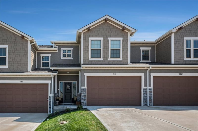 7301 Aaron St, Parkville, MO 64152