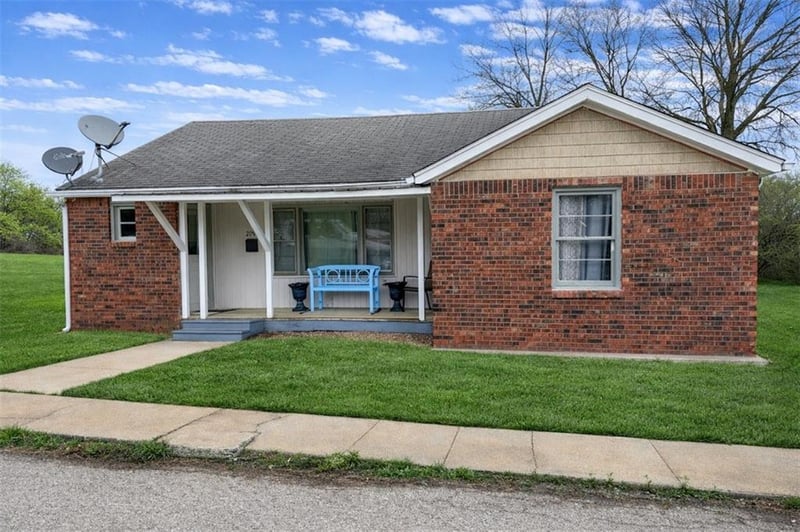209 Locust St, Carrollton, MO 64633