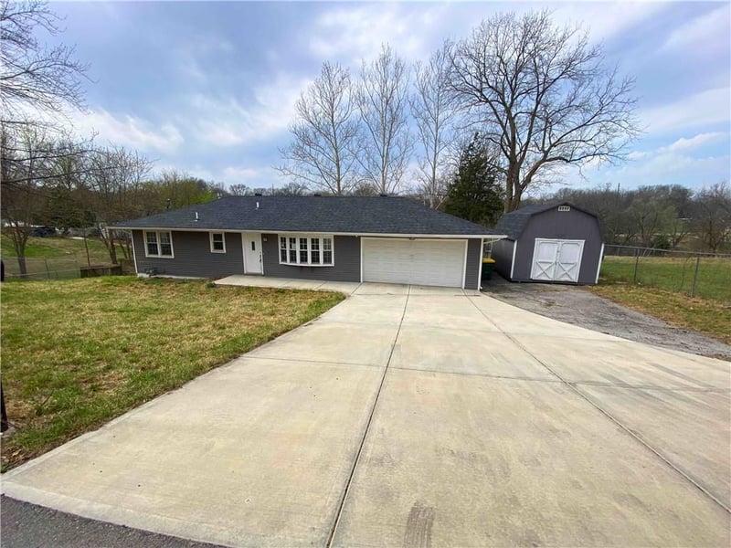 2820 43rd St, Kansas City, KS 66104