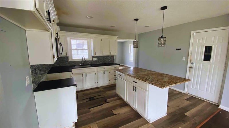 2820 43rd St, Kansas City, KS 66104