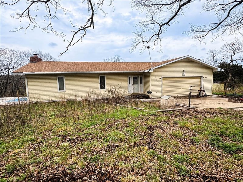 31982 Chesapeake Dr, Warsaw, MO 65355
