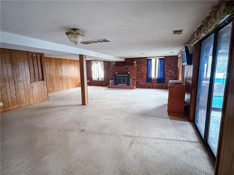 31982 Chesapeake Dr, Warsaw, MO 65355
