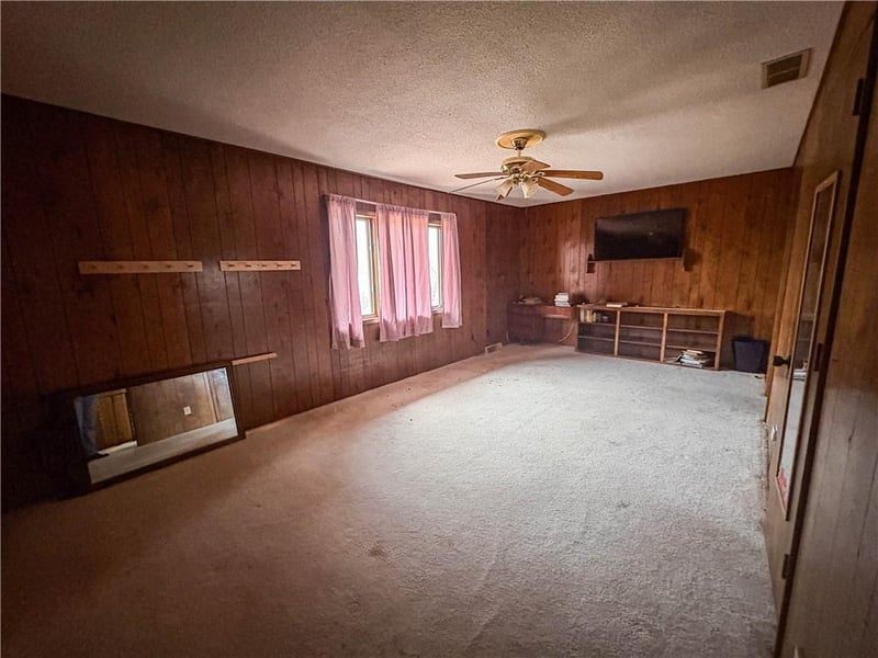 31982 Chesapeake Dr, Warsaw, MO 65355