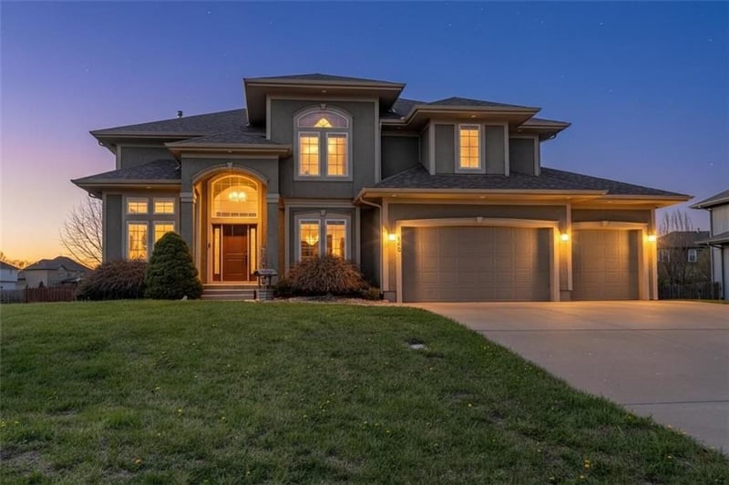 500 Woodpark Ln, Lee's Summit, MO 64086