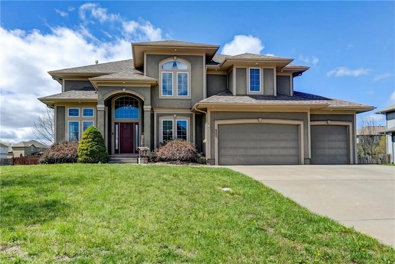 500 Woodpark Ln, Lee's Summit, MO 64086