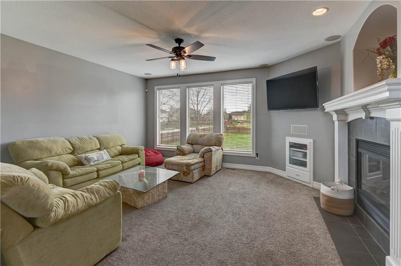 500 Woodpark Ln, Lee's Summit, MO 64086
