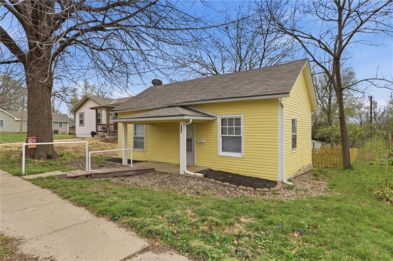 416 2nd St, Belton, MO 64012