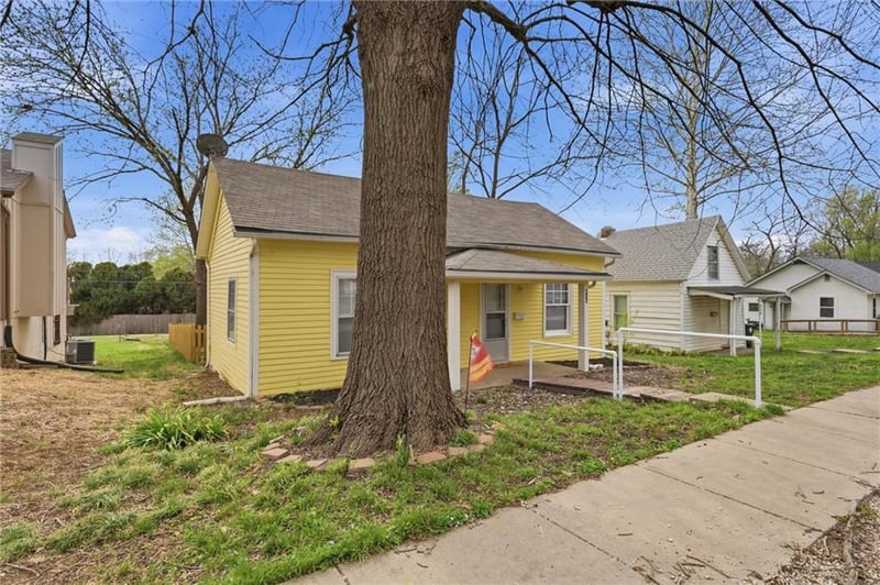 416 2nd St, Belton, MO 64012