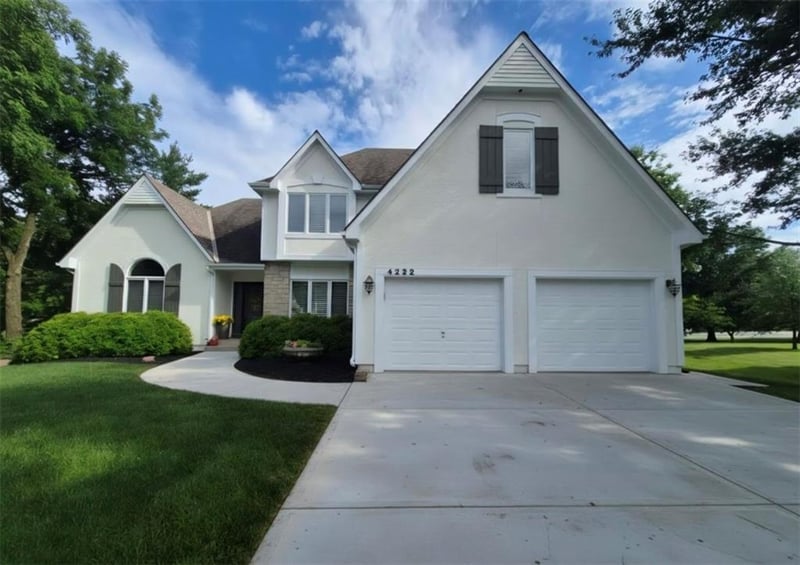 4232 Furlong Dr, Lee's Summit, MO 64082