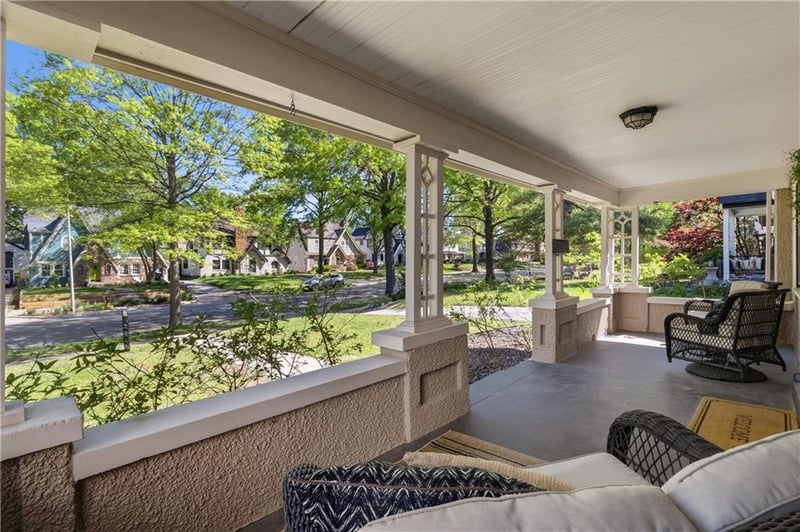 825 Gregory Blvd, Kansas City, MO 64114