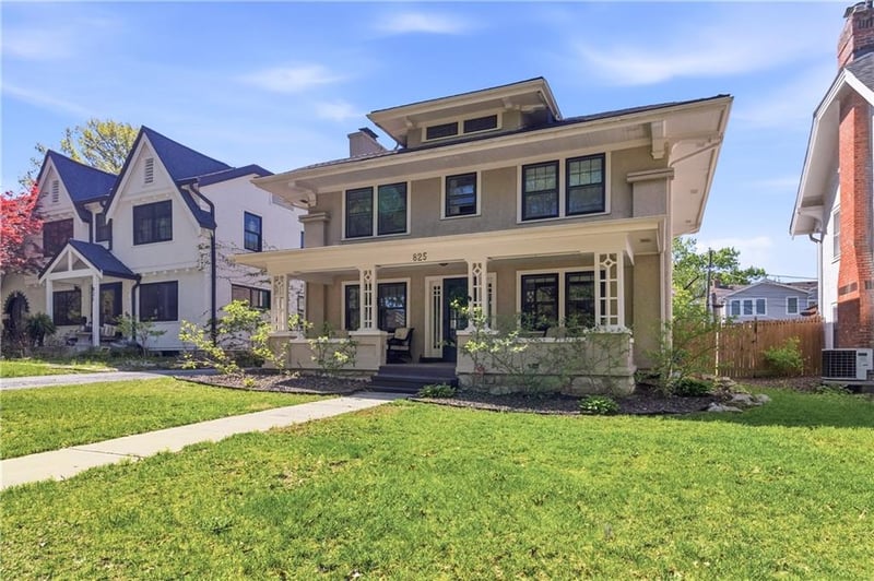 825 Gregory Blvd, Kansas City, MO 64114
