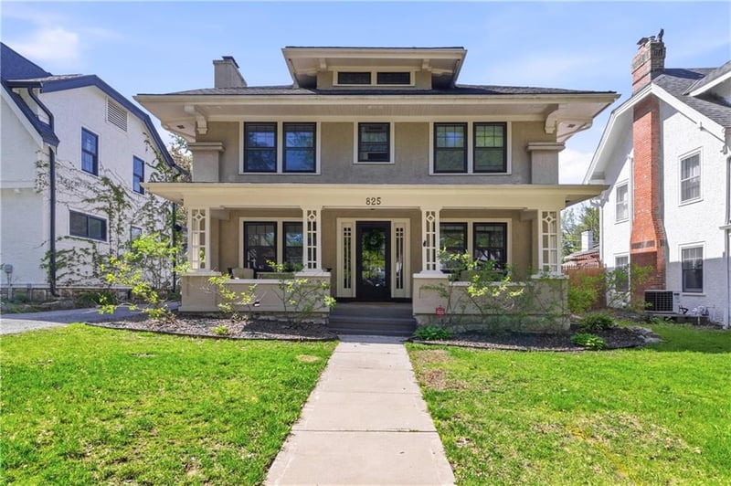 825 Gregory Blvd, Kansas City, MO 64114