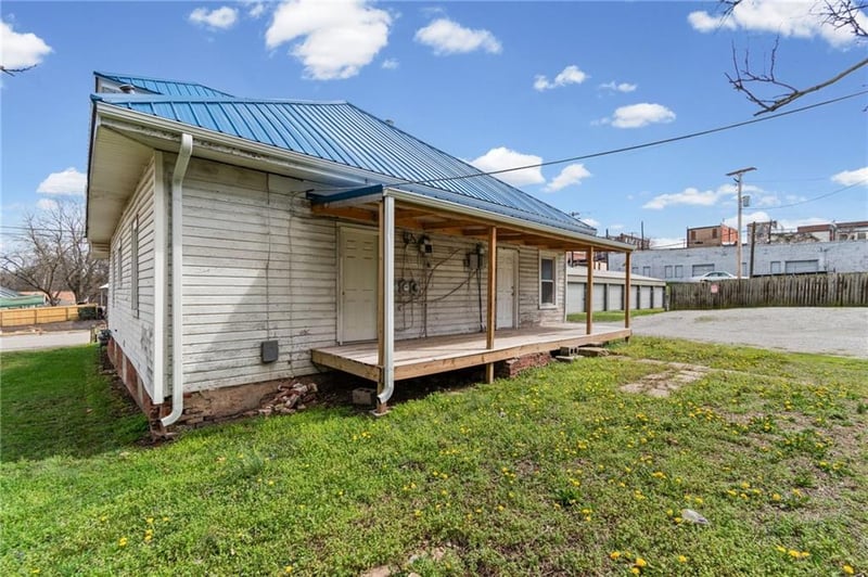 111 N Virginia St, Carrollton, MO 64633