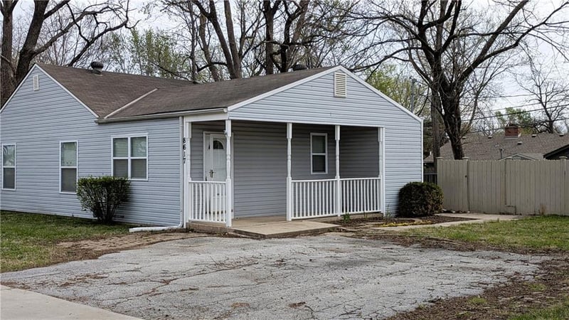 8617 Grant St, Overland Park, KS 66212