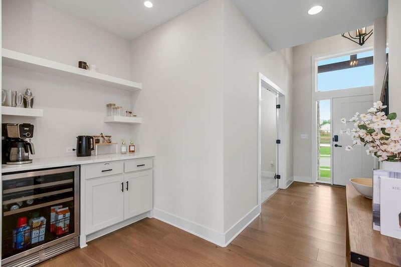 10505 N Flora Ave, Kansas City, MO 64155