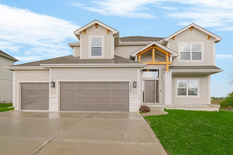 10505 N Flora Ave, Kansas City, MO 64155