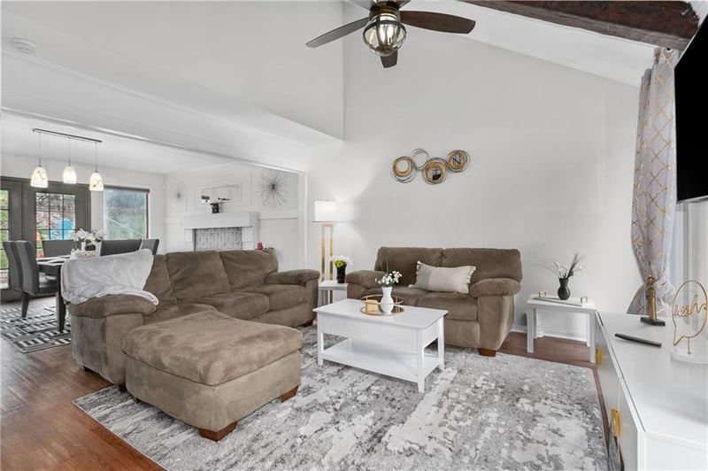 421 90th Ter, Kansas City, MO 64155