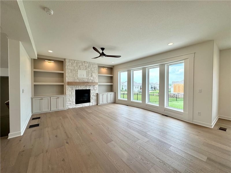 10316 Smalley Dr, Kansas City, MO 64157