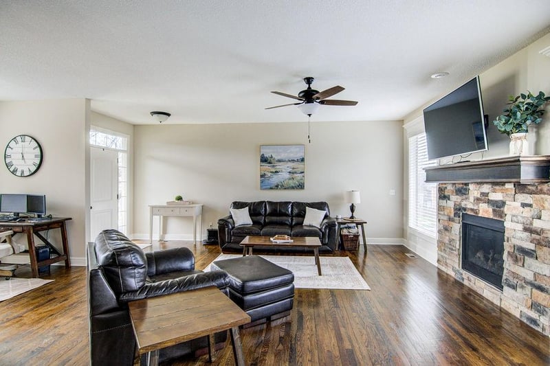 8012 Apache Rd, Lenexa, KS 66227