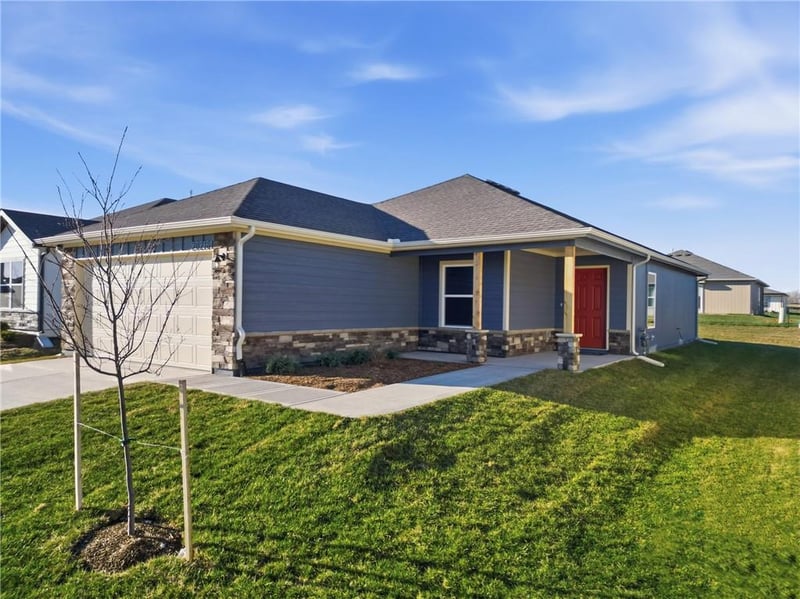 20216 194th Ter, Spring Hill, KS 66083