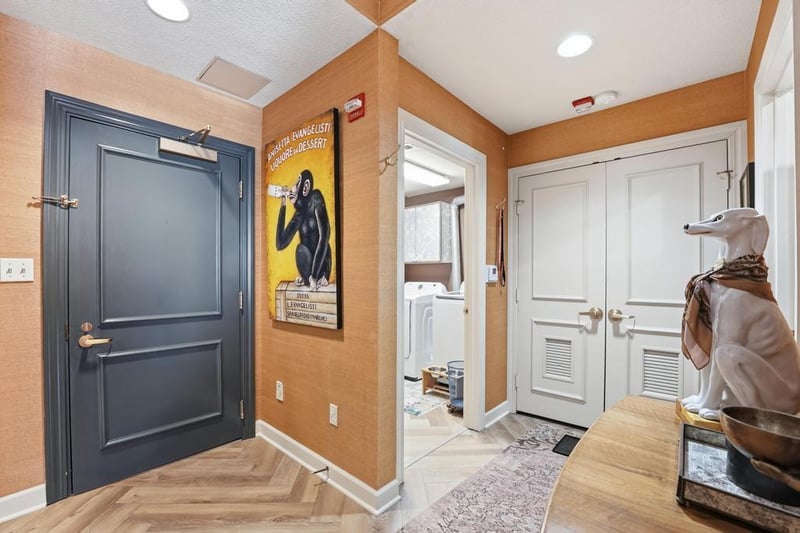 4949 Wornall Rd #109, Kansas City, MO 64112